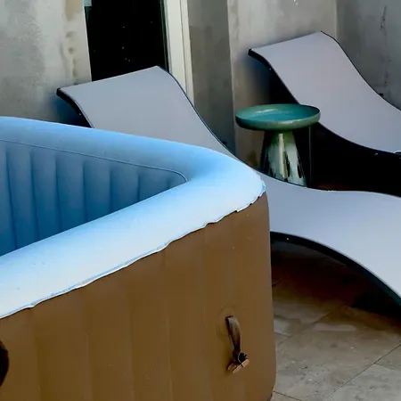Corallo Con Jacuzzi Nel Cuore Di Nyaraló
